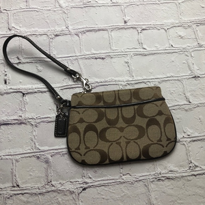 Coach classic C pattern‎ wristlet new without tag